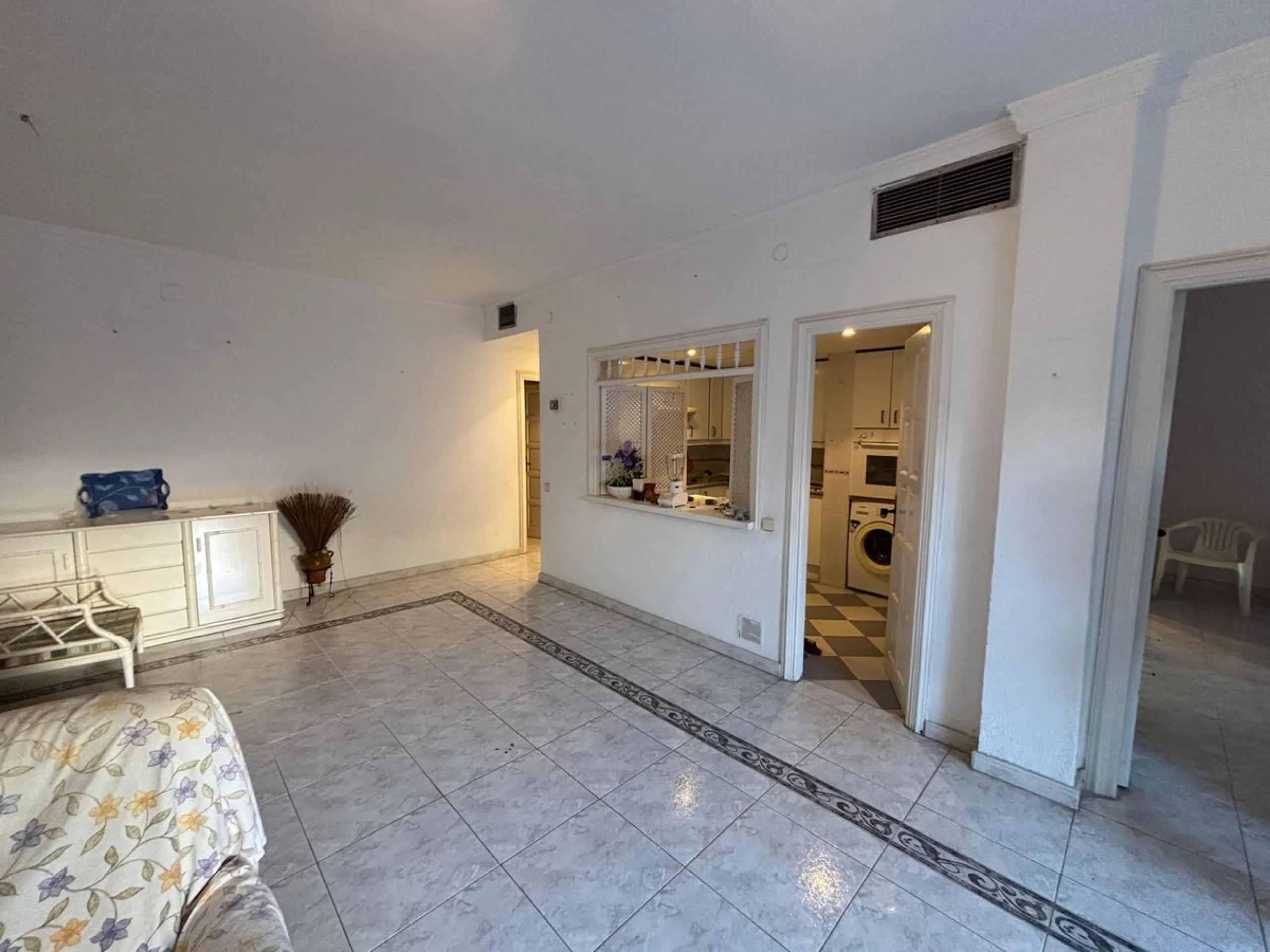 This is an excellent opportunity to purchase a spacious apartment with a total area of one hundred and forty-four square meters and ninety-three square decimeters, plus thirty-five square meters and three square decimeters of common elements. The property