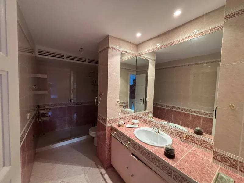 This is an excellent opportunity to purchase a spacious apartment with a total area of one hundred and forty-four square meters and ninety-three square decimeters, plus thirty-five square meters and three square decimeters of common elements. The property