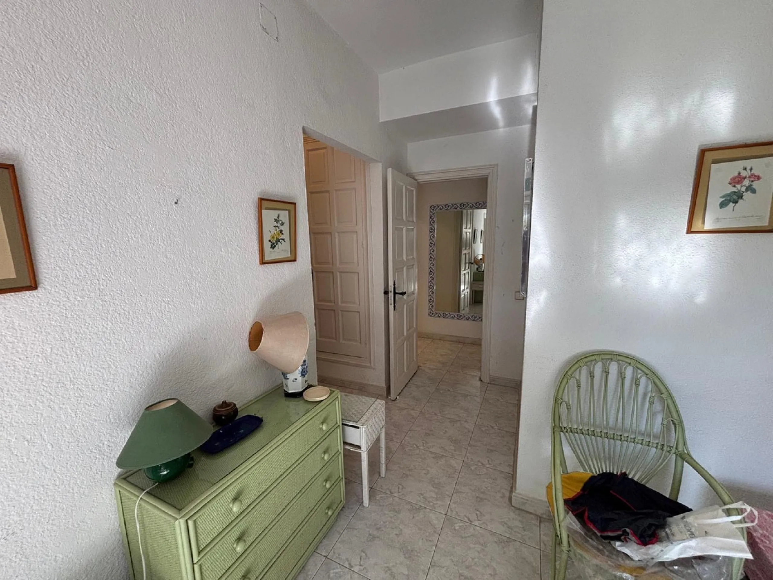 This is an excellent opportunity to purchase a spacious apartment with a total area of one hundred and forty-four square meters and ninety-three square decimeters, plus thirty-five square meters and three square decimeters of common elements. The property