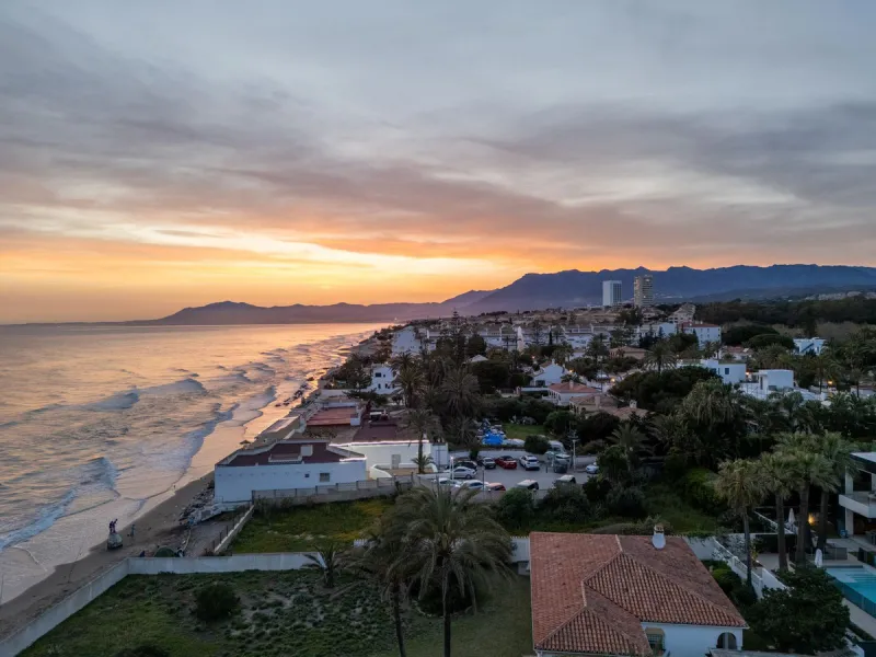 House - Detached Villa в продаже в Marbella, Málaga. В доме 5 спален и 5 ванных комнат. Площадь дома 296 м². Площадь участка 755 м²