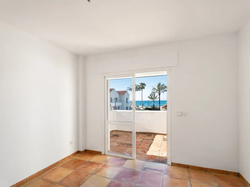 House - Detached Villa в продаже в Marbella, Málaga. В доме 5 спален и 5 ванных комнат. Площадь дома 296 м². Площадь участка 755 м²