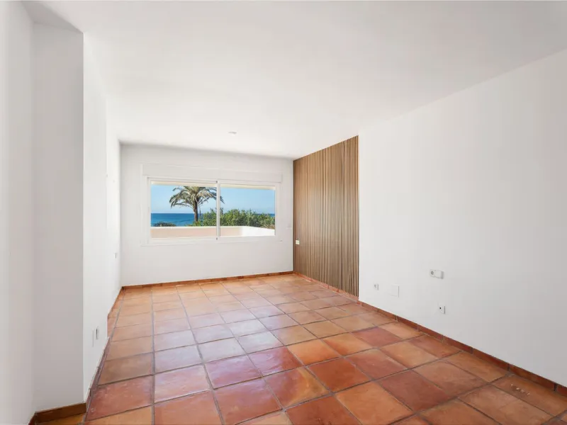 House - Detached Villa в продаже в Marbella, Málaga. В доме 5 спален и 5 ванных комнат. Площадь дома 296 м². Площадь участка 755 м²
