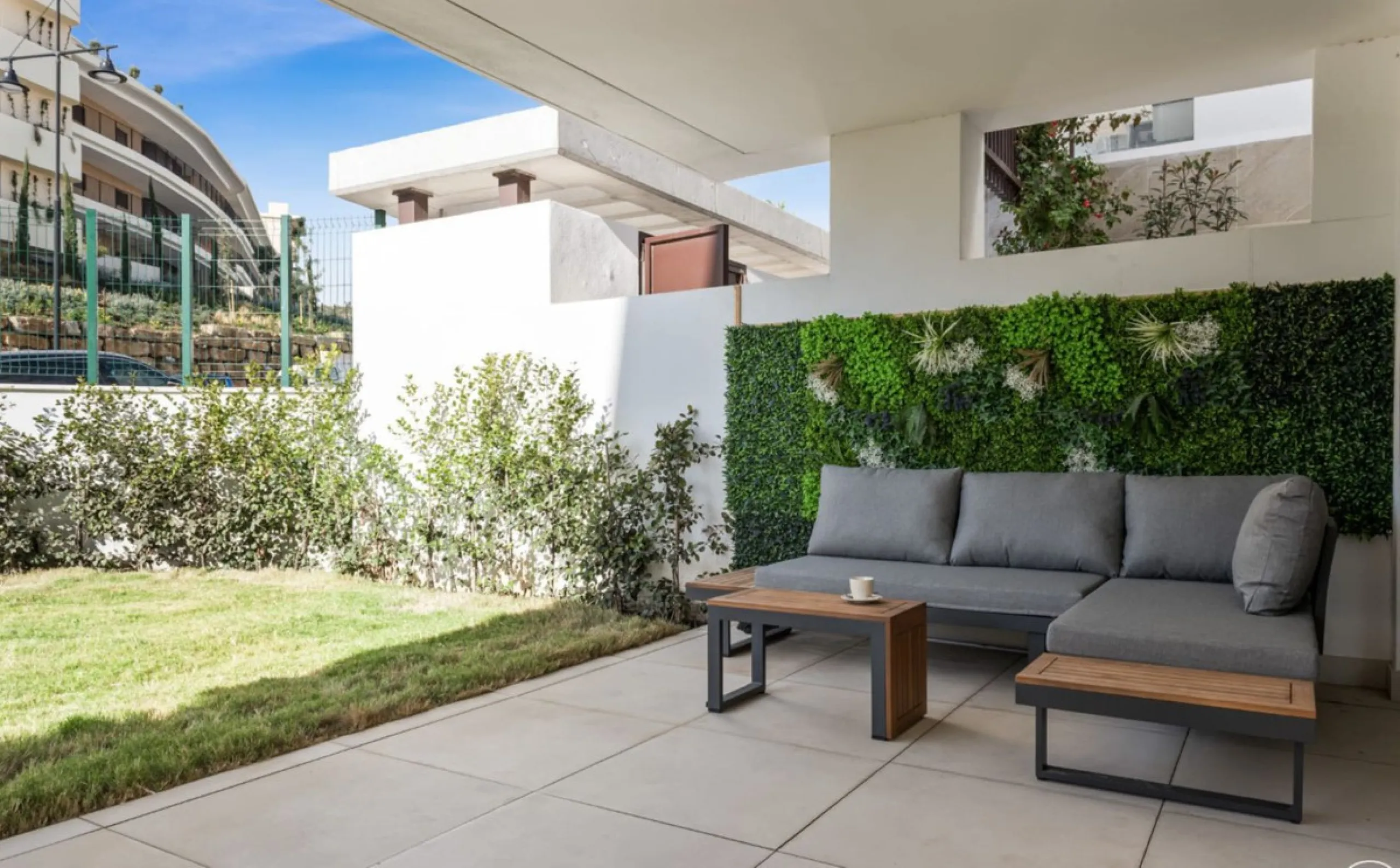 Nestled in the prestigious area of El Higueron, Fuengirola, this luxury apartment offers an exceptional living experience. Designed with comfort and style in mind, the property is situated in a gated community, ensuring privacy and security for its reside
