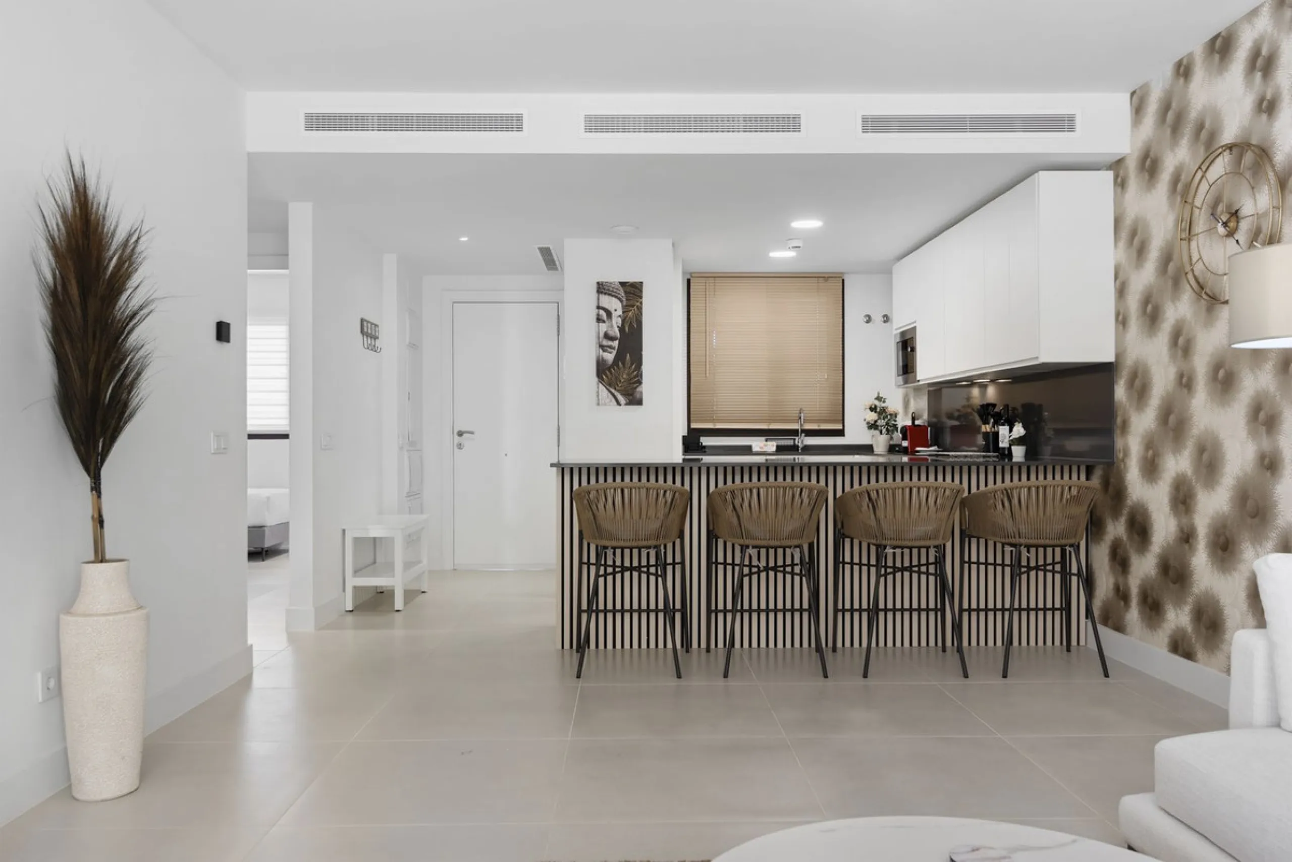 Nestled in the prestigious area of El Higueron, Fuengirola, this luxury apartment offers an exceptional living experience. Designed with comfort and style in mind, the property is situated in a gated community, ensuring privacy and security for its reside