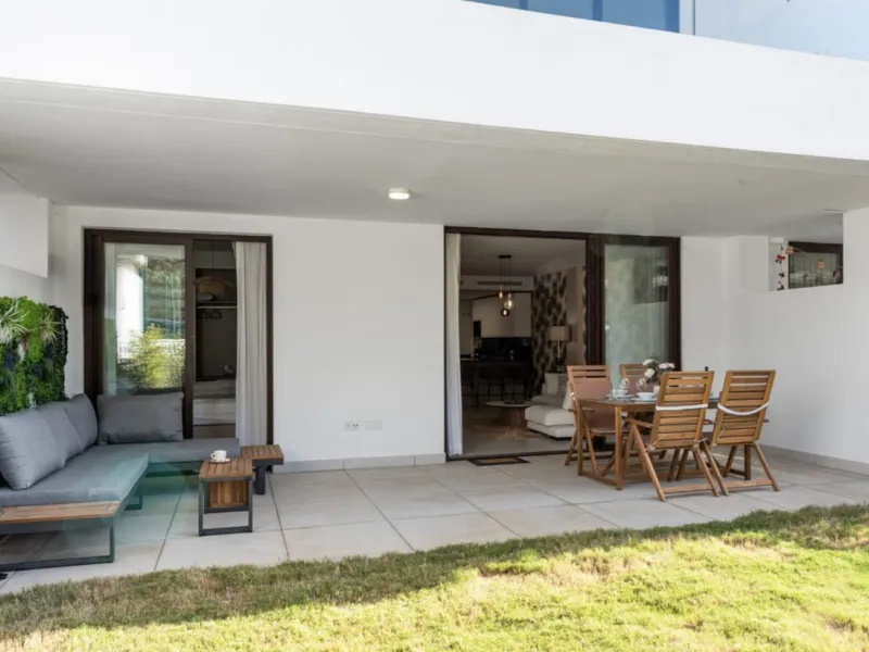 Nestled in the prestigious area of El Higueron, Fuengirola, this luxury apartment offers an exceptional living experience. Designed with comfort and style in mind, the property is situated in a gated community, ensuring privacy and security for its reside