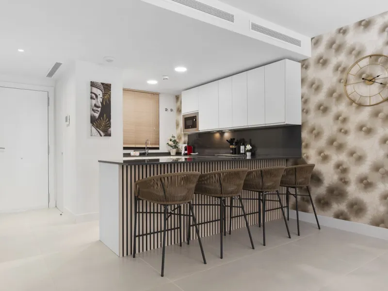 Nestled in the prestigious area of El Higueron, Fuengirola, this luxury apartment offers an exceptional living experience. Designed with comfort and style in mind, the property is situated in a gated community, ensuring privacy and security for its reside