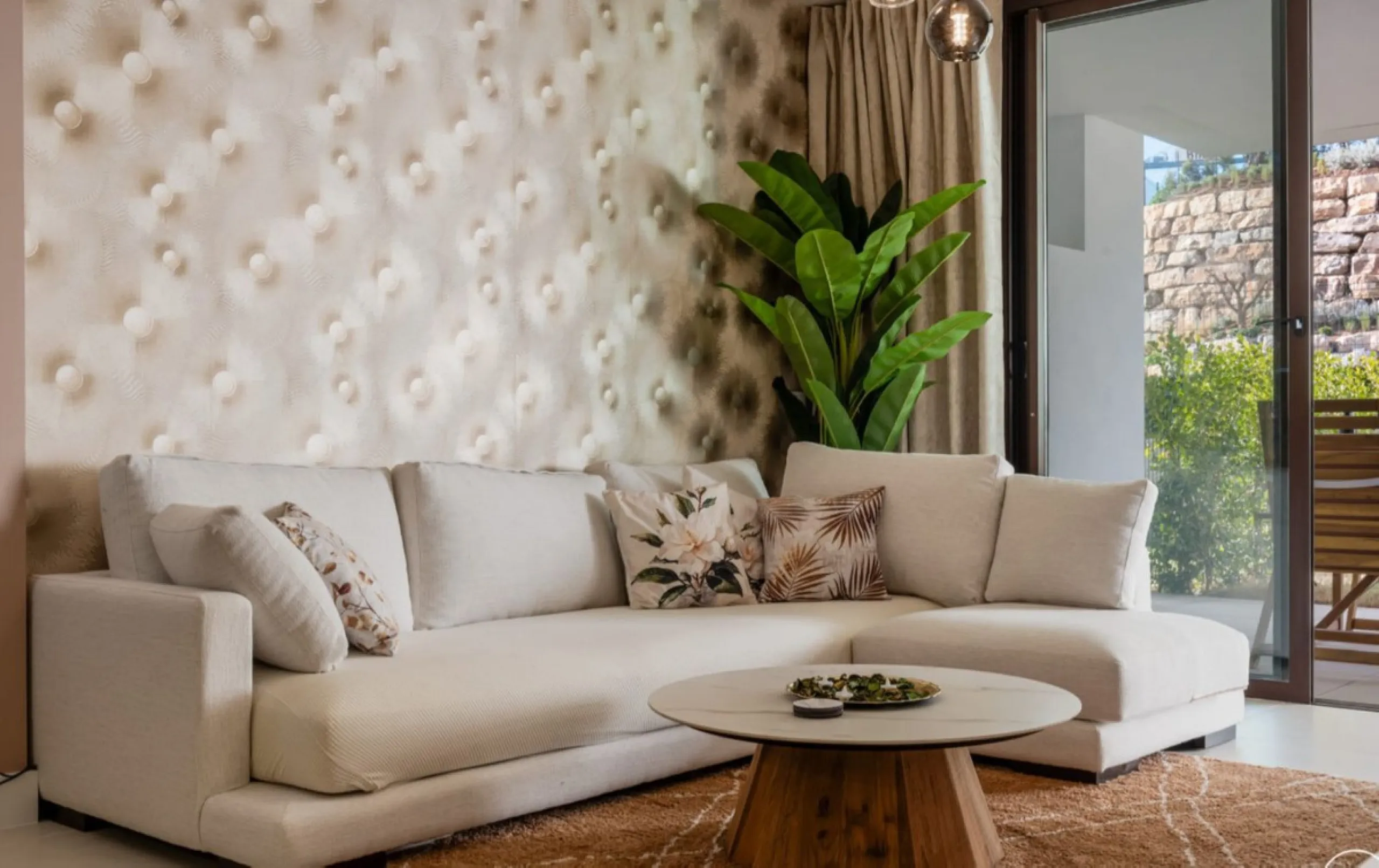Nestled in the prestigious area of El Higueron, Fuengirola, this luxury apartment offers an exceptional living experience. Designed with comfort and style in mind, the property is situated in a gated community, ensuring privacy and security for its reside