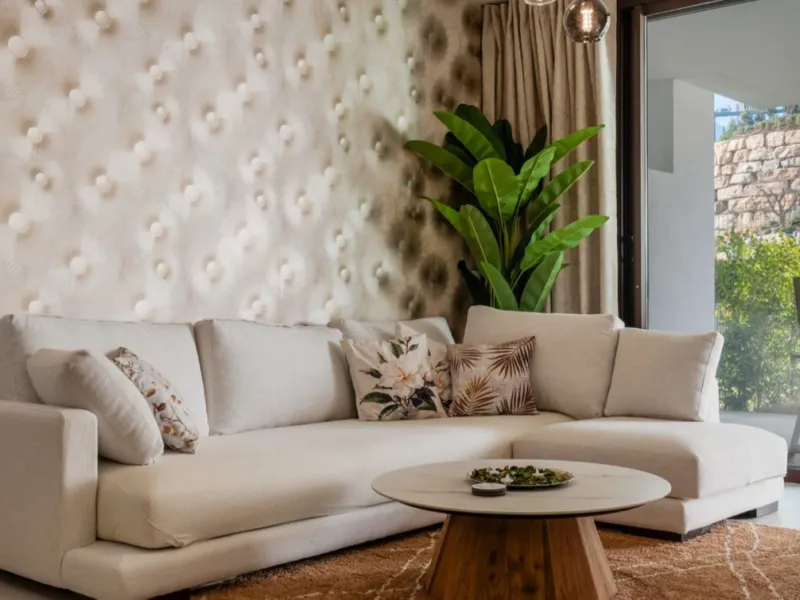 Nestled in the prestigious area of El Higueron, Fuengirola, this luxury apartment offers an exceptional living experience. Designed with comfort and style in mind, the property is situated in a gated community, ensuring privacy and security for its reside