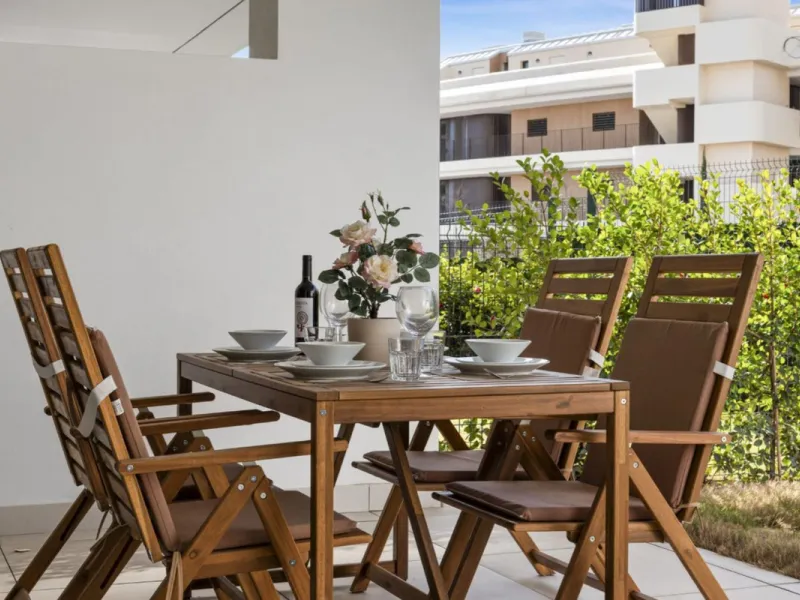 Nestled in the prestigious area of El Higueron, Fuengirola, this luxury apartment offers an exceptional living experience. Designed with comfort and style in mind, the property is situated in a gated community, ensuring privacy and security for its reside
