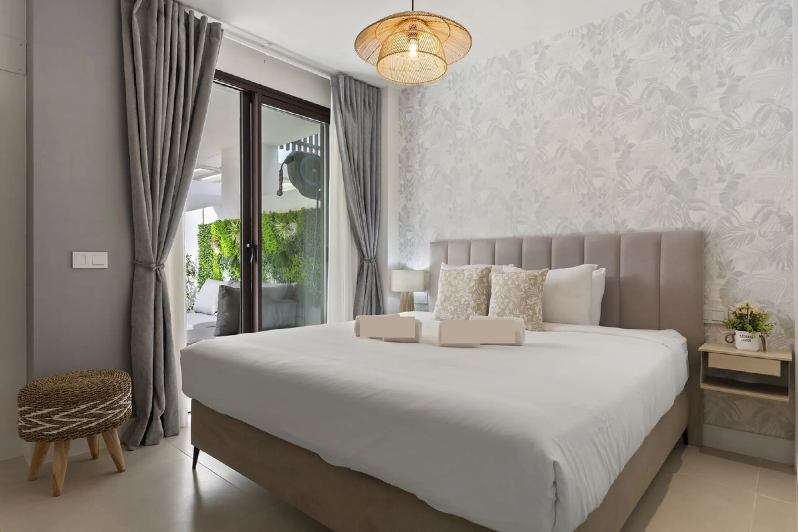 Nestled in the prestigious area of El Higueron, Fuengirola, this luxury apartment offers an exceptional living experience. Designed with comfort and style in mind, the property is situated in a gated community, ensuring privacy and security for its reside