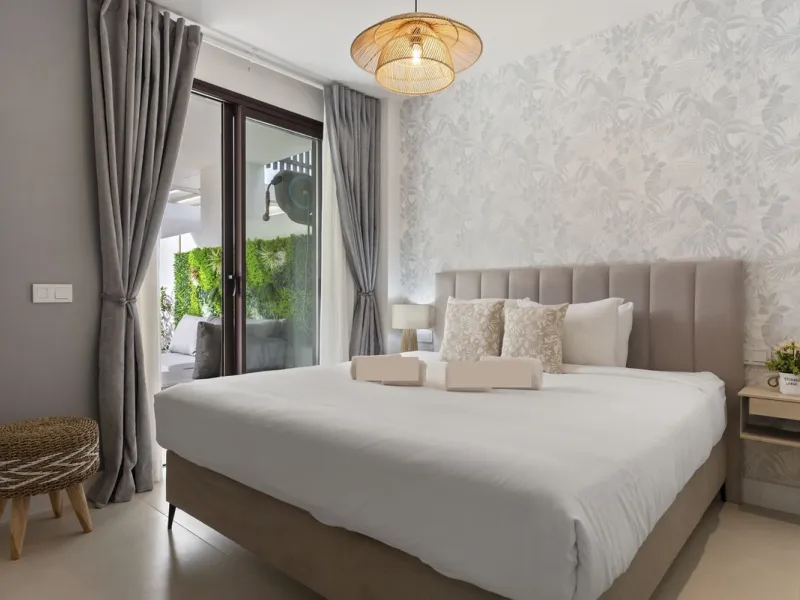 Nestled in the prestigious area of El Higueron, Fuengirola, this luxury apartment offers an exceptional living experience. Designed with comfort and style in mind, the property is situated in a gated community, ensuring privacy and security for its reside