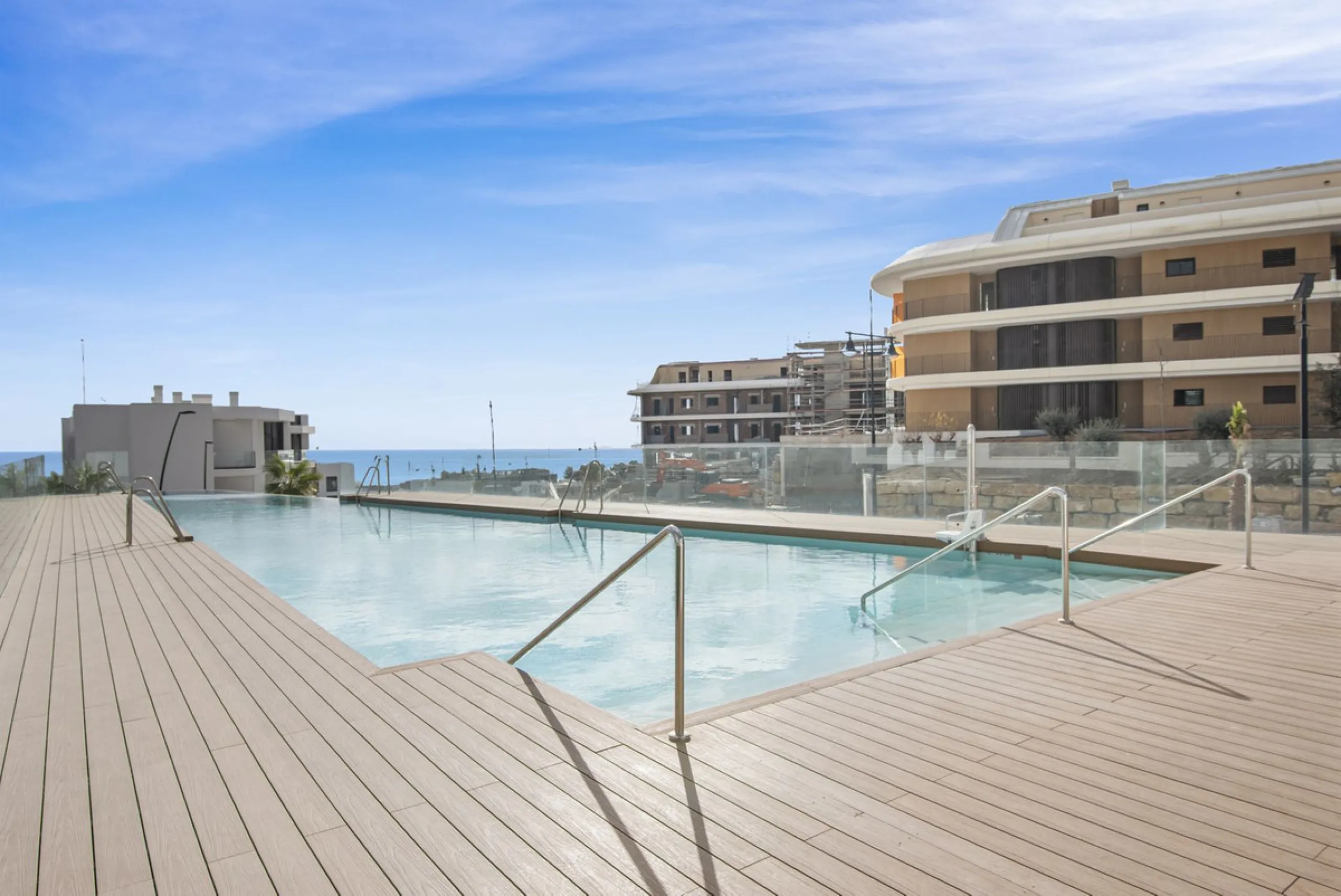 Nestled in the prestigious area of El Higueron, Fuengirola, this luxury apartment offers an exceptional living experience. Designed with comfort and style in mind, the property is situated in a gated community, ensuring privacy and security for its reside
