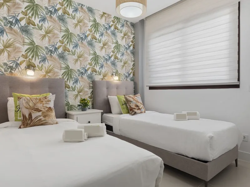 Nestled in the prestigious area of El Higueron, Fuengirola, this luxury apartment offers an exceptional living experience. Designed with comfort and style in mind, the property is situated in a gated community, ensuring privacy and security for its reside