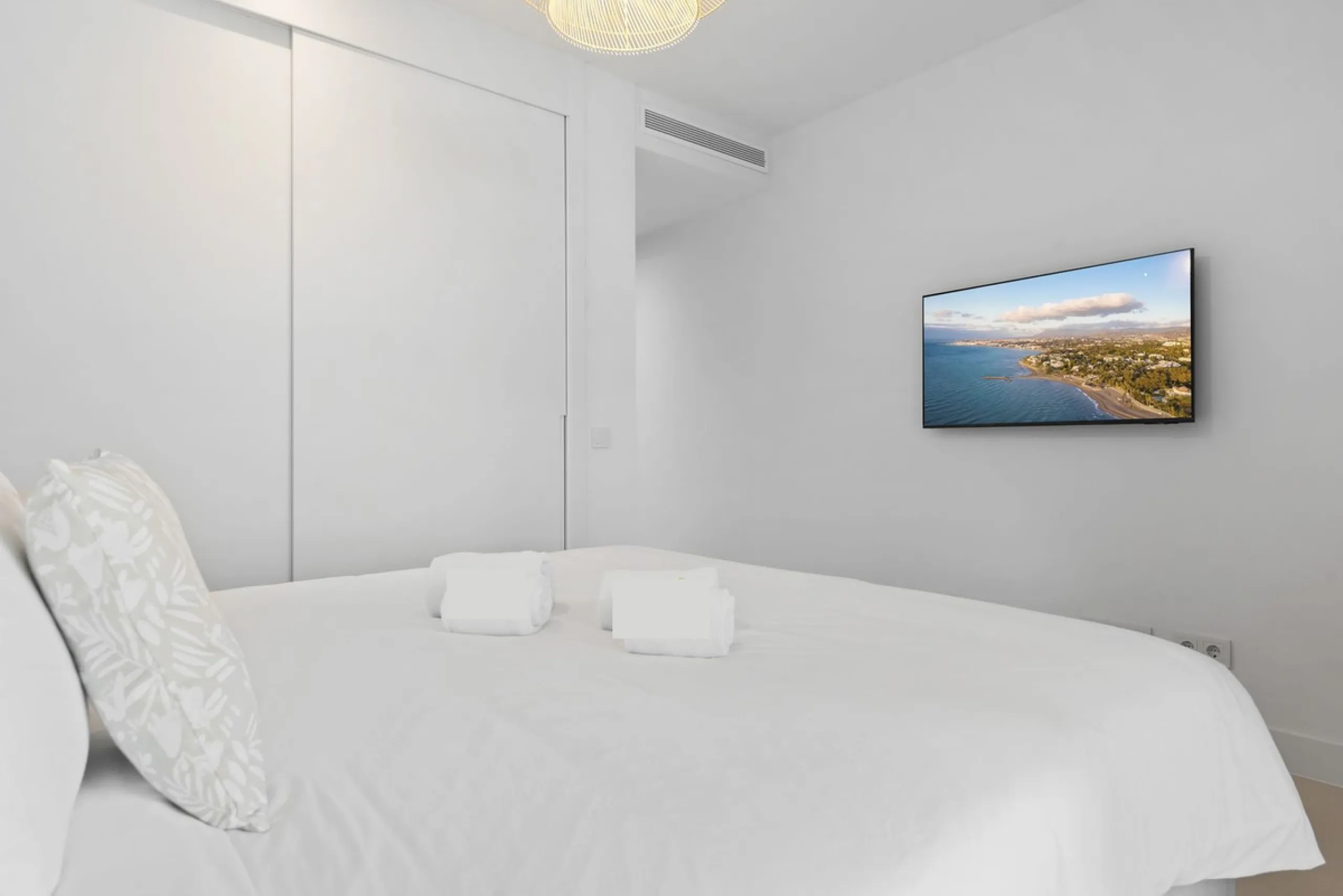 Nestled in the prestigious area of El Higueron, Fuengirola, this luxury apartment offers an exceptional living experience. Designed with comfort and style in mind, the property is situated in a gated community, ensuring privacy and security for its reside