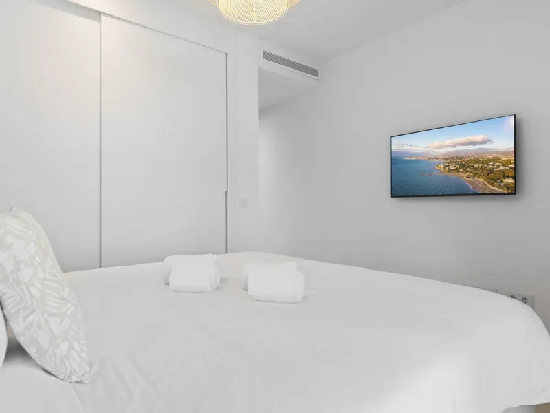 Nestled in the prestigious area of El Higueron, Fuengirola, this luxury apartment offers an exceptional living experience. Designed with comfort and style in mind, the property is situated in a gated community, ensuring privacy and security for its reside