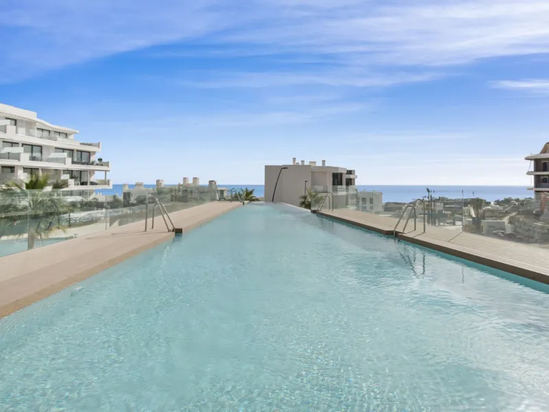 Nestled in the prestigious area of El Higueron, Fuengirola, this luxury apartment offers an exceptional living experience. Designed with comfort and style in mind, the property is situated in a gated community, ensuring privacy and security for its reside