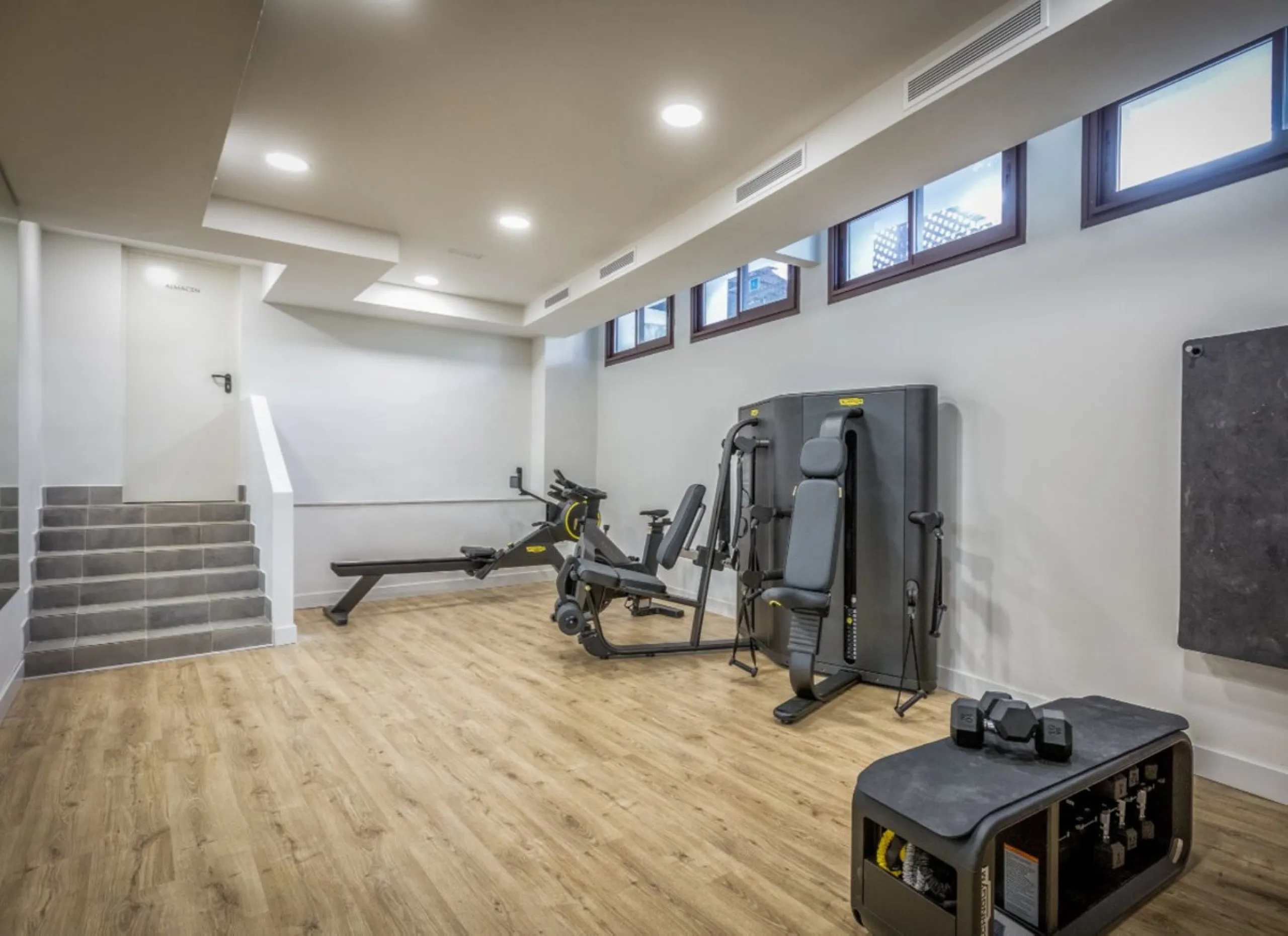 Nestled in the prestigious area of El Higueron, Fuengirola, this luxury apartment offers an exceptional living experience. Designed with comfort and style in mind, the property is situated in a gated community, ensuring privacy and security for its reside