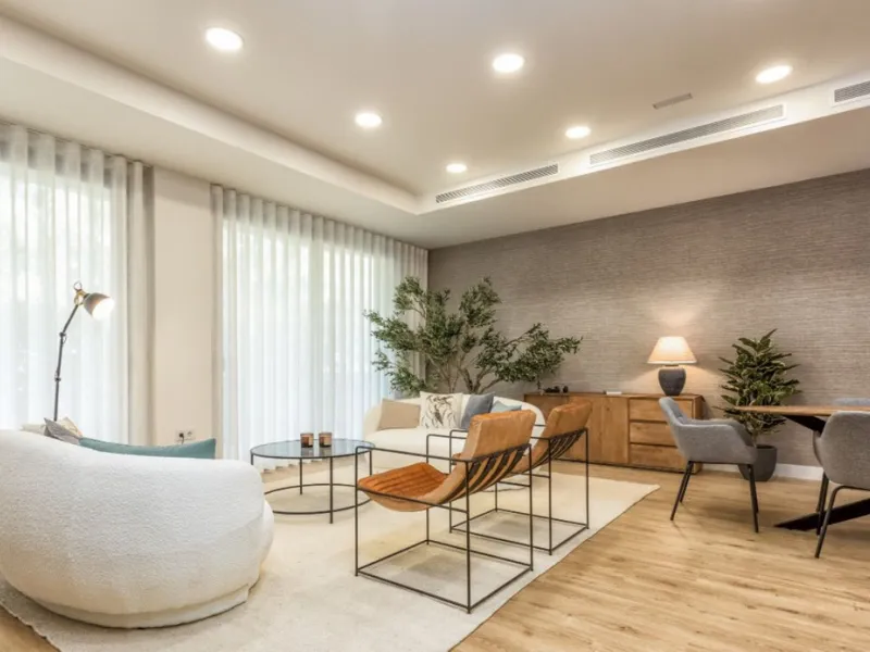 Nestled in the prestigious area of El Higueron, Fuengirola, this luxury apartment offers an exceptional living experience. Designed with comfort and style in mind, the property is situated in a gated community, ensuring privacy and security for its reside