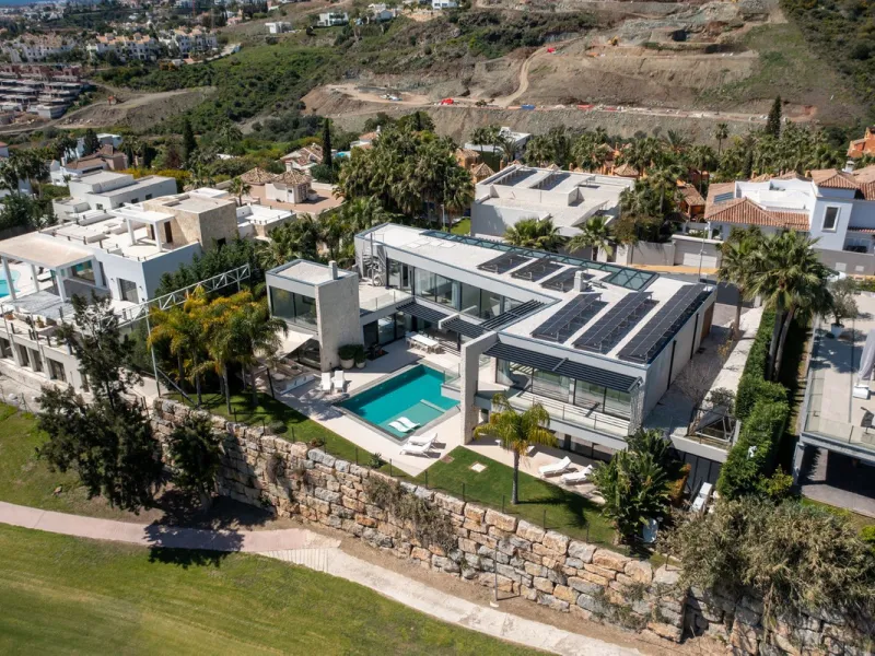 Newly built contemporary villa situated in the prestigious urbanization of La Alquería, Benahavís. Positioned frontline golf and facing east to south, the property offers panoramic views of the Mediterranean Sea, the coastline, and the iconic La Concha mo