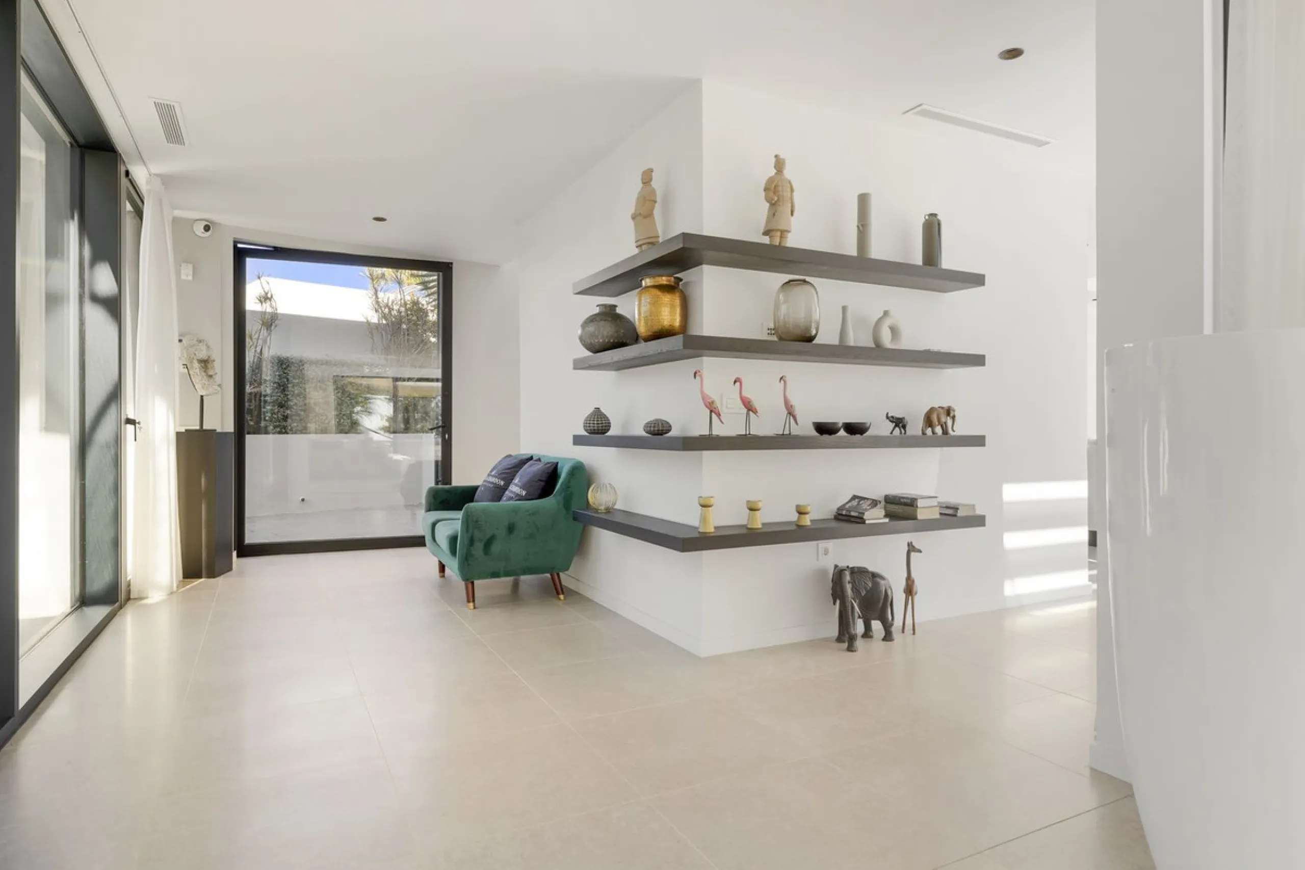 Newly built contemporary villa situated in the prestigious urbanization of La Alquería, Benahavís. Positioned frontline golf and facing east to south, the property offers panoramic views of the Mediterranean Sea, the coastline, and the iconic La Concha mo