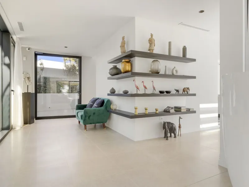 Newly built contemporary villa situated in the prestigious urbanization of La Alquería, Benahavís. Positioned frontline golf and facing east to south, the property offers panoramic views of the Mediterranean Sea, the coastline, and the iconic La Concha mo