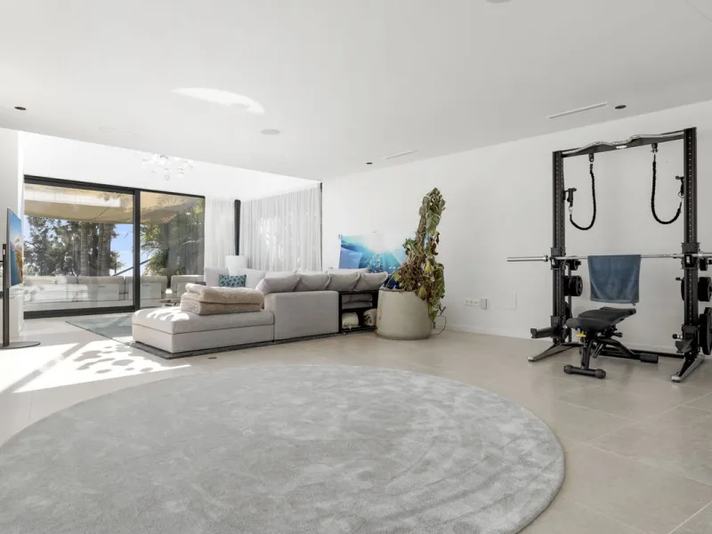 Newly built contemporary villa situated in the prestigious urbanization of La Alquería, Benahavís. Positioned frontline golf and facing east to south, the property offers panoramic views of the Mediterranean Sea, the coastline, and the iconic La Concha mo