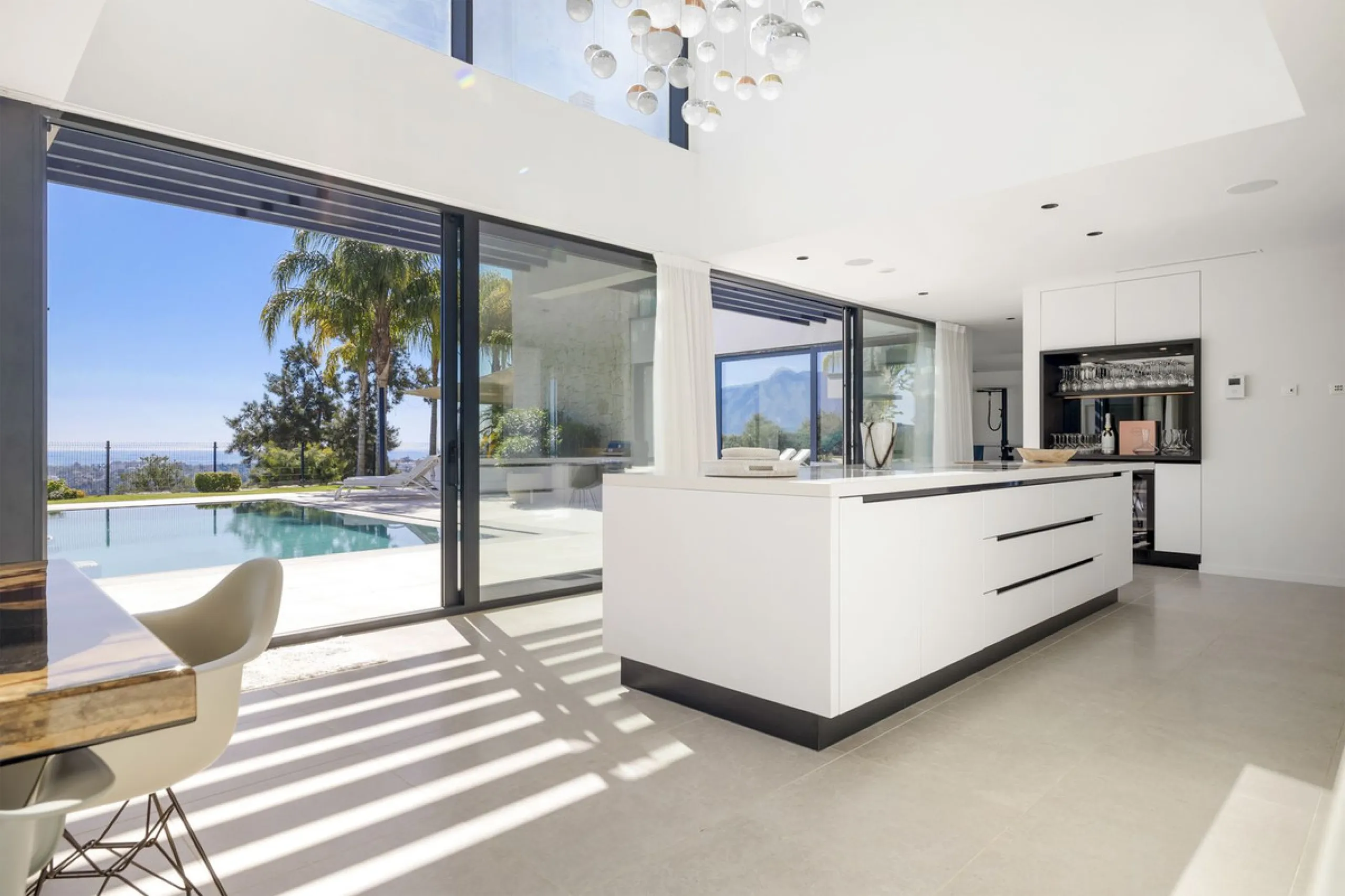 Newly built contemporary villa situated in the prestigious urbanization of La Alquería, Benahavís. Positioned frontline golf and facing east to south, the property offers panoramic views of the Mediterranean Sea, the coastline, and the iconic La Concha mo