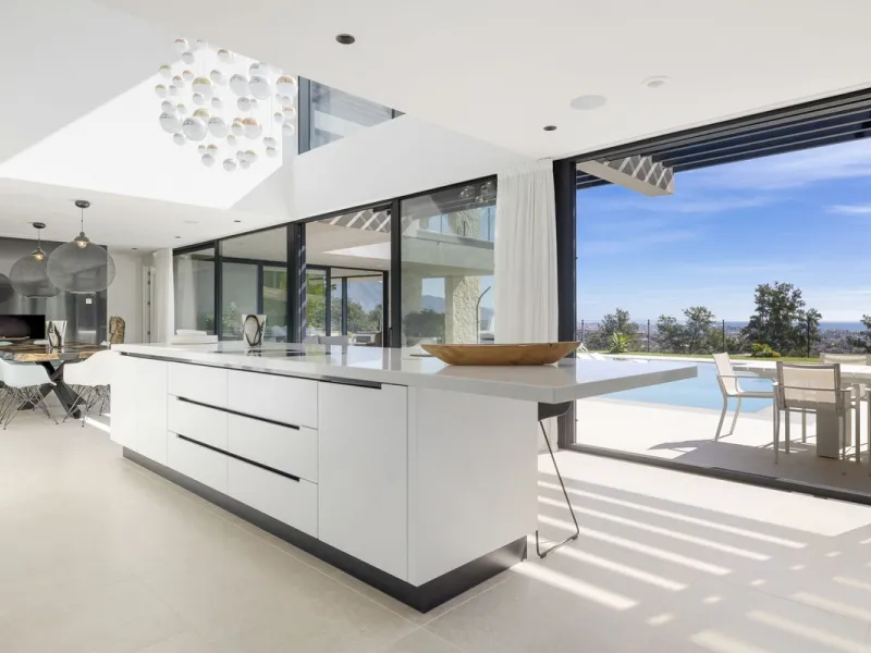 Newly built contemporary villa situated in the prestigious urbanization of La Alquería, Benahavís. Positioned frontline golf and facing east to south, the property offers panoramic views of the Mediterranean Sea, the coastline, and the iconic La Concha mo