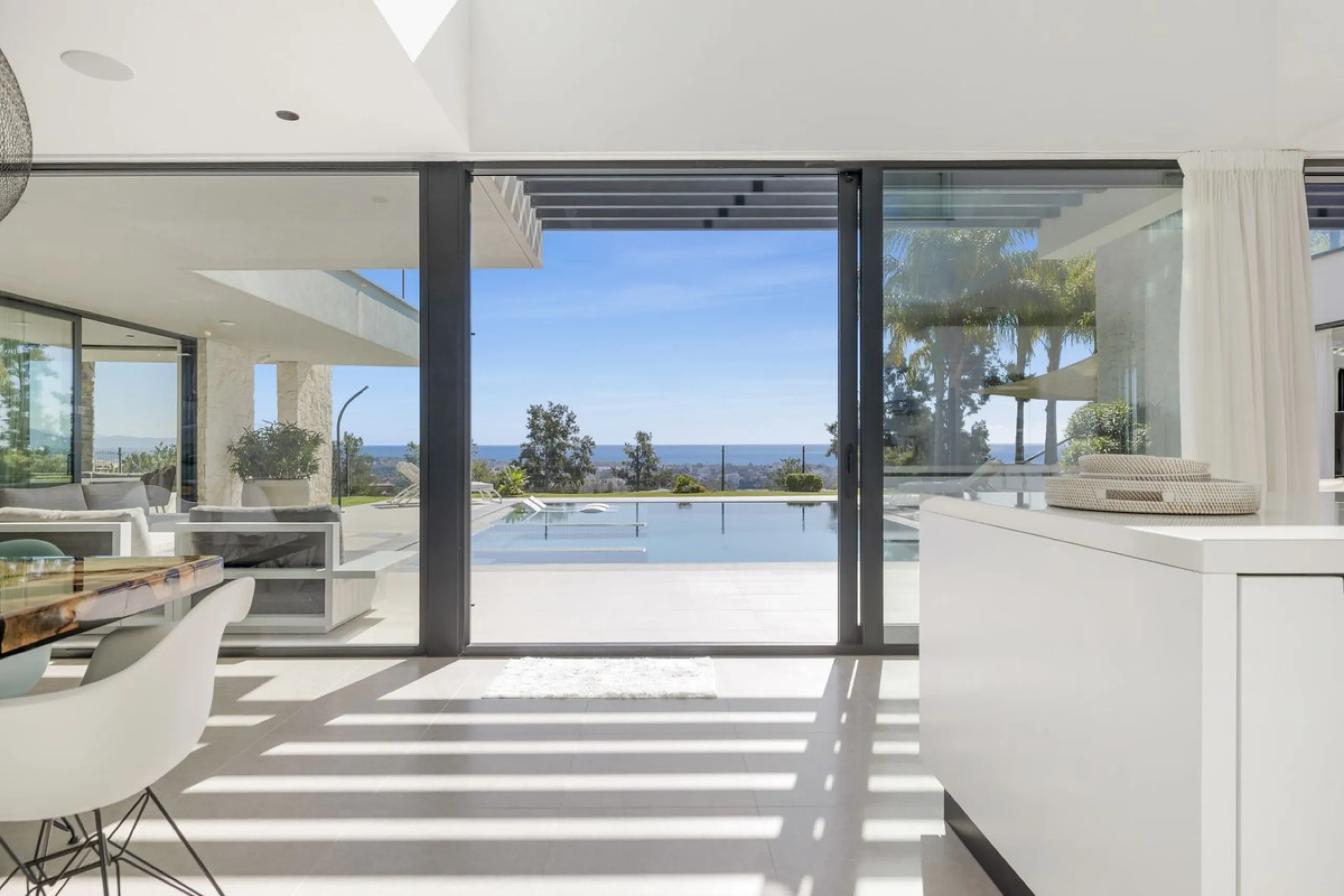Newly built contemporary villa situated in the prestigious urbanization of La Alquería, Benahavís. Positioned frontline golf and facing east to south, the property offers panoramic views of the Mediterranean Sea, the coastline, and the iconic La Concha mo
