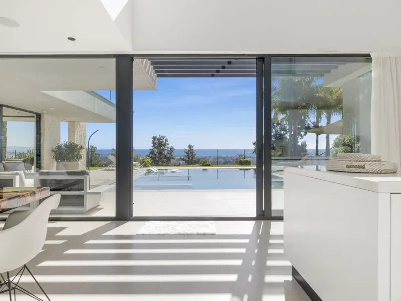 Newly built contemporary villa situated in the prestigious urbanization of La Alquería, Benahavís. Positioned frontline golf and facing east to south, the property offers panoramic views of the Mediterranean Sea, the coastline, and the iconic La Concha mo