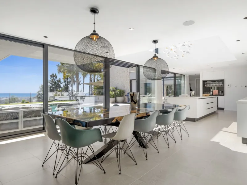 Newly built contemporary villa situated in the prestigious urbanization of La Alquería, Benahavís. Positioned frontline golf and facing east to south, the property offers panoramic views of the Mediterranean Sea, the coastline, and the iconic La Concha mo