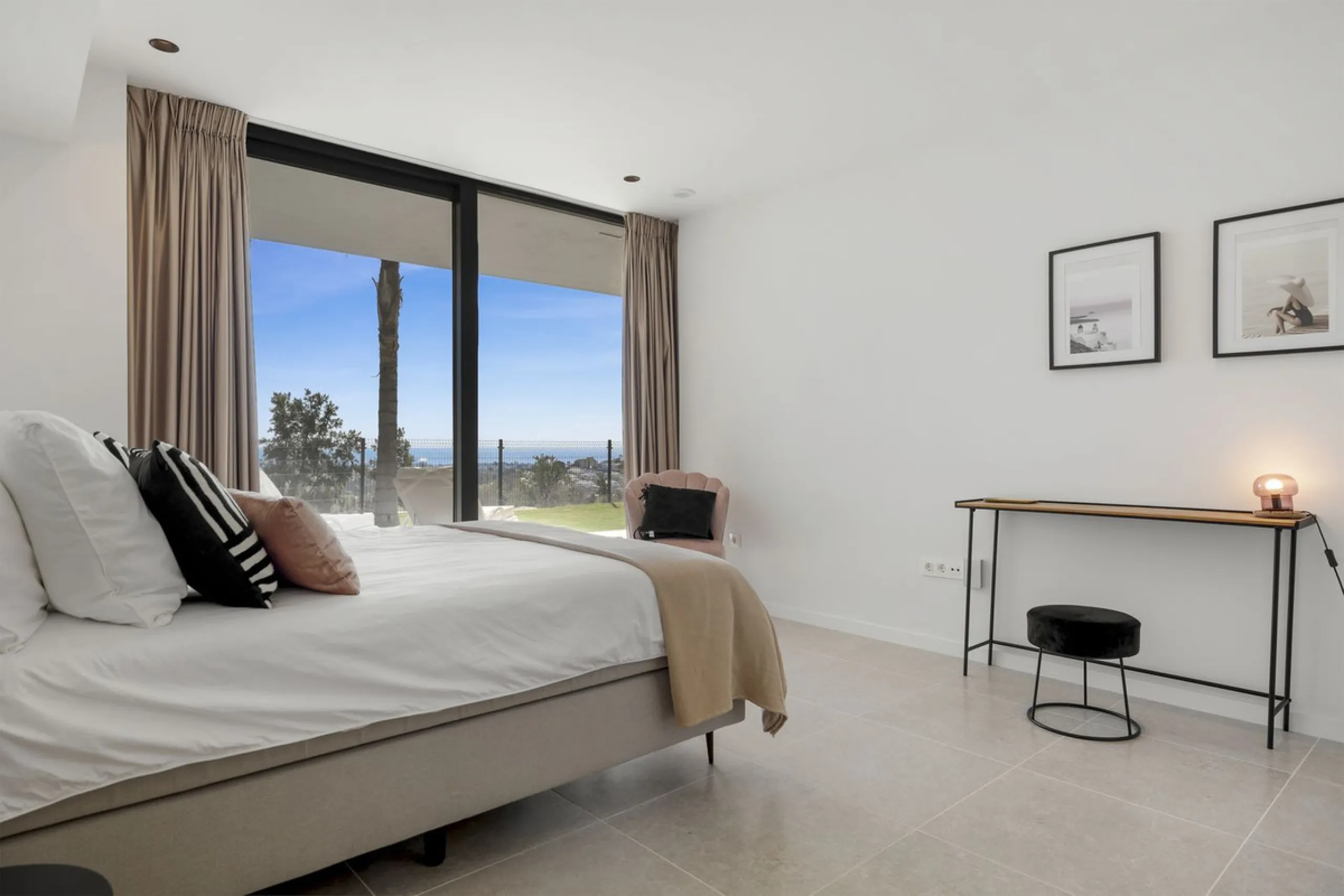 Newly built contemporary villa situated in the prestigious urbanization of La Alquería, Benahavís. Positioned frontline golf and facing east to south, the property offers panoramic views of the Mediterranean Sea, the coastline, and the iconic La Concha mo