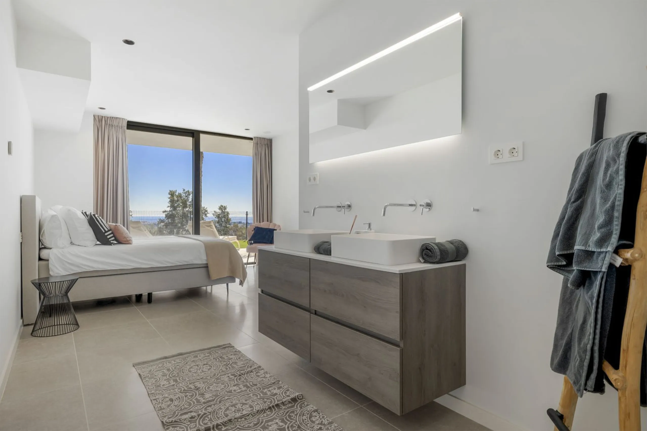 Newly built contemporary villa situated in the prestigious urbanization of La Alquería, Benahavís. Positioned frontline golf and facing east to south, the property offers panoramic views of the Mediterranean Sea, the coastline, and the iconic La Concha mo