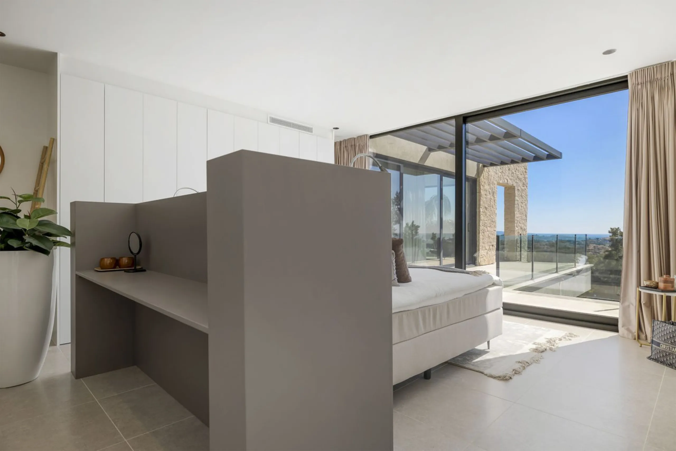 Newly built contemporary villa situated in the prestigious urbanization of La Alquería, Benahavís. Positioned frontline golf and facing east to south, the property offers panoramic views of the Mediterranean Sea, the coastline, and the iconic La Concha mo