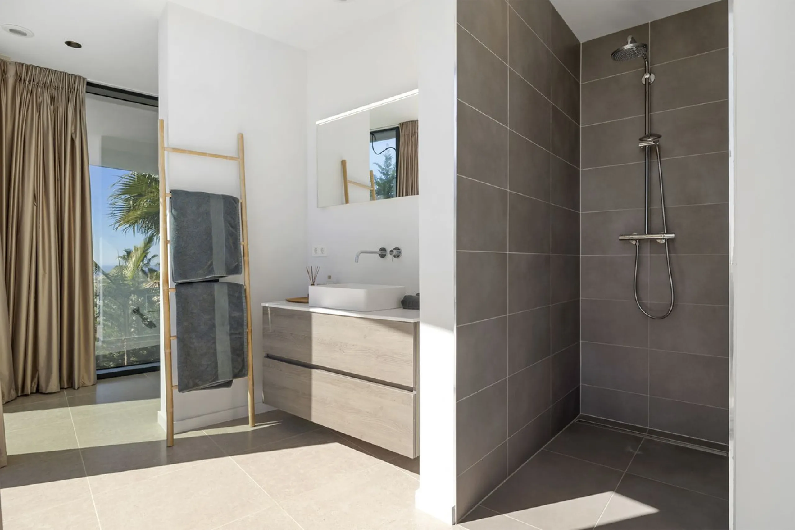 Newly built contemporary villa situated in the prestigious urbanization of La Alquería, Benahavís. Positioned frontline golf and facing east to south, the property offers panoramic views of the Mediterranean Sea, the coastline, and the iconic La Concha mo
