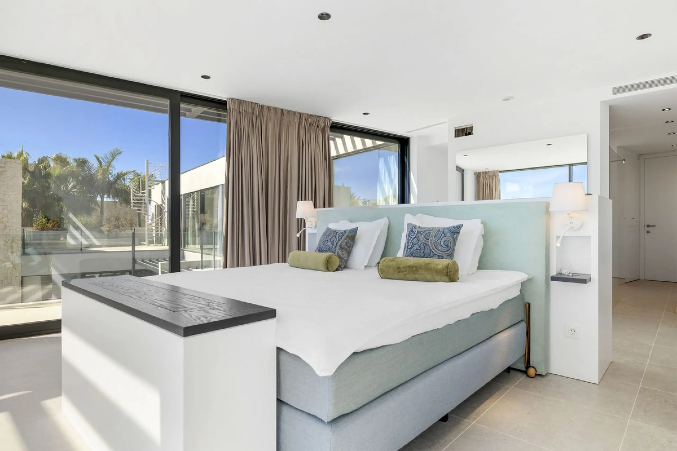 Newly built contemporary villa situated in the prestigious urbanization of La Alquería, Benahavís. Positioned frontline golf and facing east to south, the property offers panoramic views of the Mediterranean Sea, the coastline, and the iconic La Concha mo