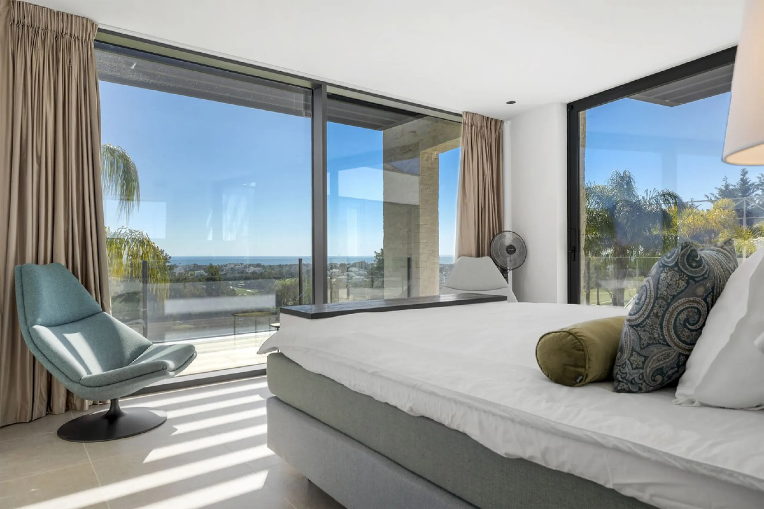 Newly built contemporary villa situated in the prestigious urbanization of La Alquería, Benahavís. Positioned frontline golf and facing east to south, the property offers panoramic views of the Mediterranean Sea, the coastline, and the iconic La Concha mo