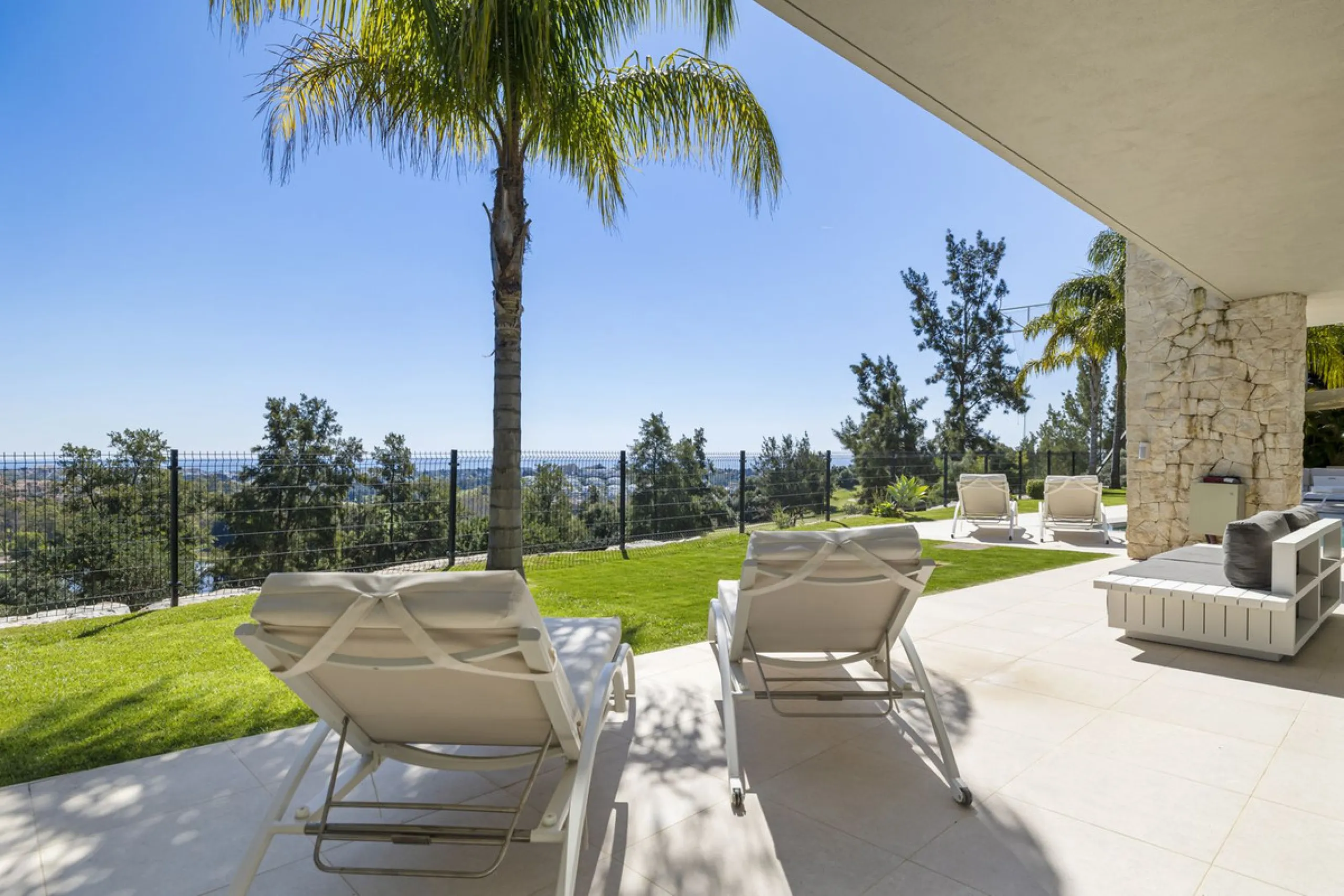 Newly built contemporary villa situated in the prestigious urbanization of La Alquería, Benahavís. Positioned frontline golf and facing east to south, the property offers panoramic views of the Mediterranean Sea, the coastline, and the iconic La Concha mo