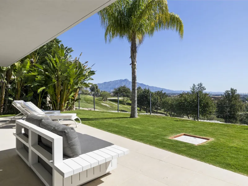 Newly built contemporary villa situated in the prestigious urbanization of La Alquería, Benahavís. Positioned frontline golf and facing east to south, the property offers panoramic views of the Mediterranean Sea, the coastline, and the iconic La Concha mo