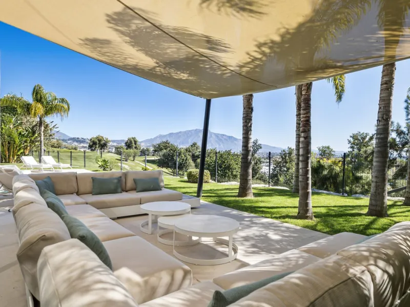 Newly built contemporary villa situated in the prestigious urbanization of La Alquería, Benahavís. Positioned frontline golf and facing east to south, the property offers panoramic views of the Mediterranean Sea, the coastline, and the iconic La Concha mo