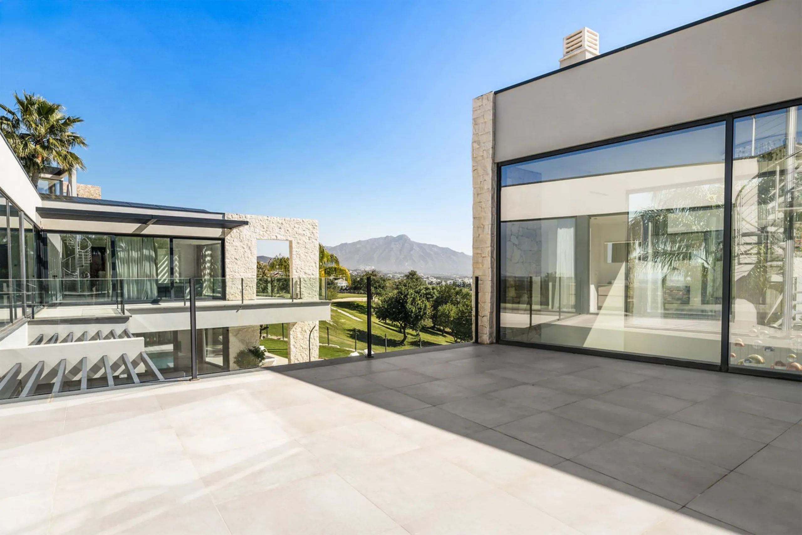 Newly built contemporary villa situated in the prestigious urbanization of La Alquería, Benahavís. Positioned frontline golf and facing east to south, the property offers panoramic views of the Mediterranean Sea, the coastline, and the iconic La Concha mo