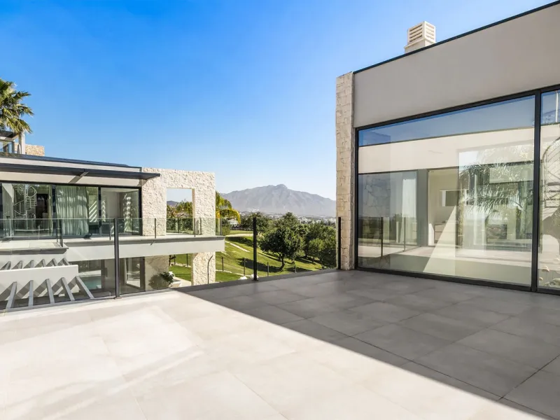 Newly built contemporary villa situated in the prestigious urbanization of La Alquería, Benahavís. Positioned frontline golf and facing east to south, the property offers panoramic views of the Mediterranean Sea, the coastline, and the iconic La Concha mo