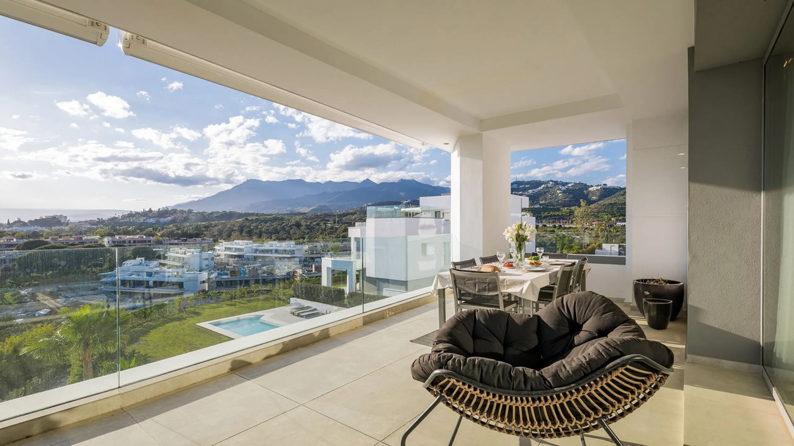 STUNNING 4-BEDROOM APARTMENT WITH PANORAMIC VIEWS | SANTA CLARA, MARBELLA | 1.895.000€