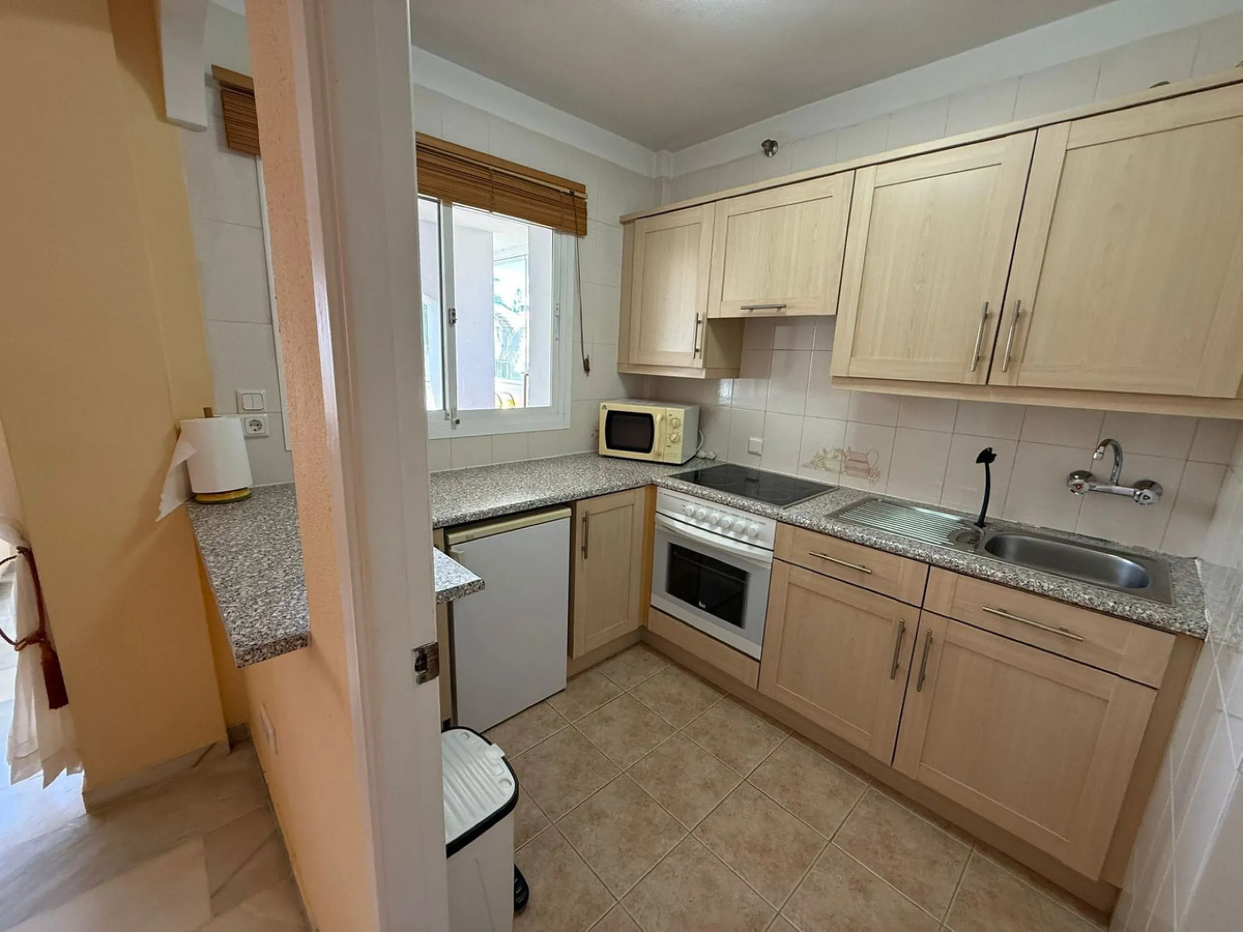 Beautiful south-facing 2-bedroom, 1-bathroom apartment located in La Reserva de Marbella.