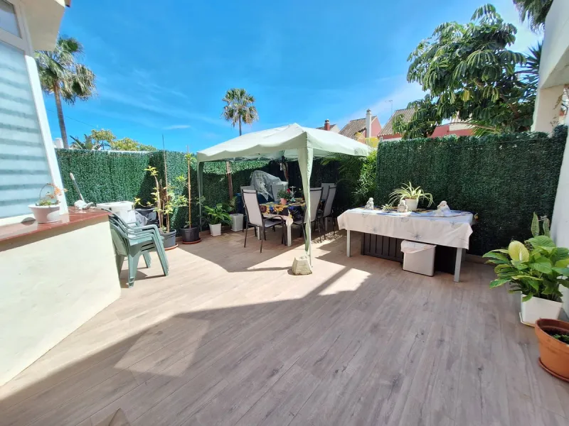 House - Townhouse в продаже в Estepona, Málaga. В доме 3 спален и 2 ванных комнат. Площадь дома 155 м²