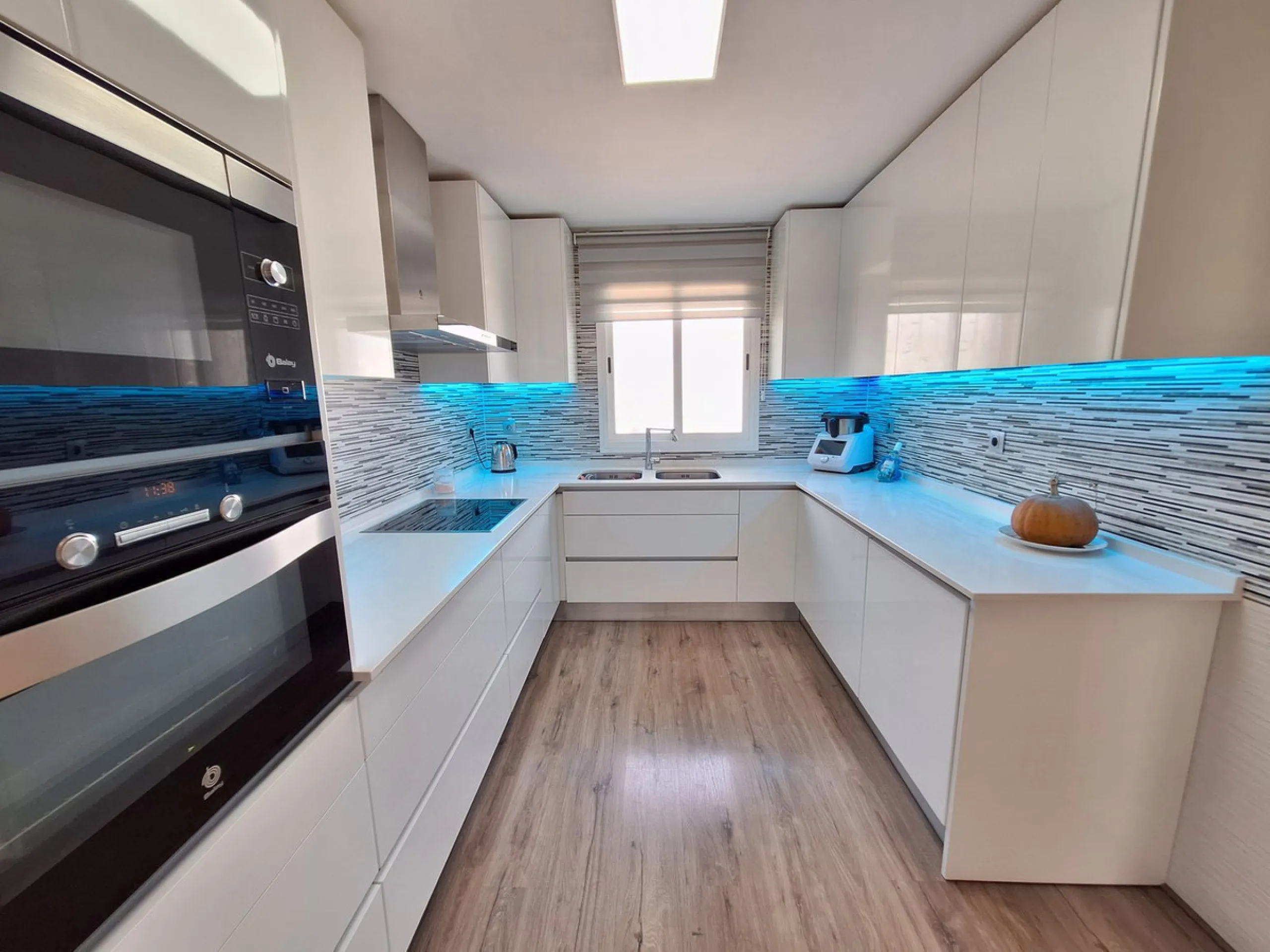 House - Townhouse в продаже в Estepona, Málaga. В доме 3 спален и 2 ванных комнат. Площадь дома 155 м²