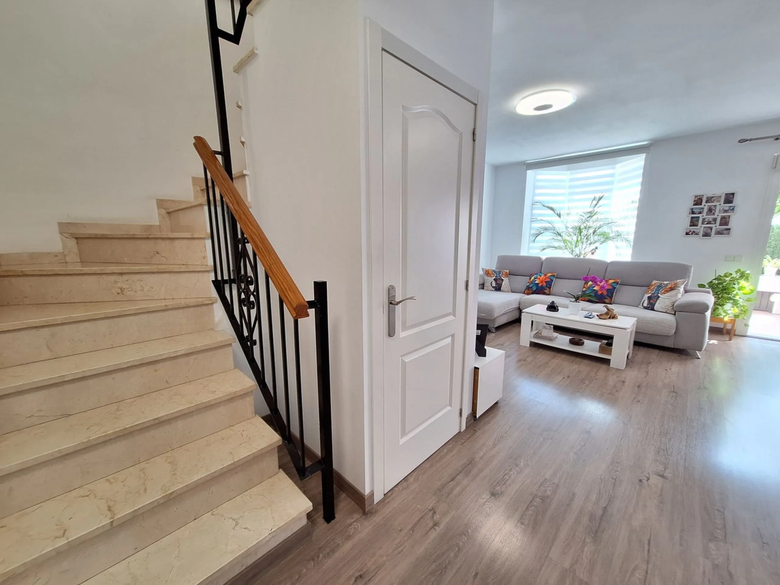 House - Townhouse в продаже в Estepona, Málaga. В доме 3 спален и 2 ванных комнат. Площадь дома 155 м²