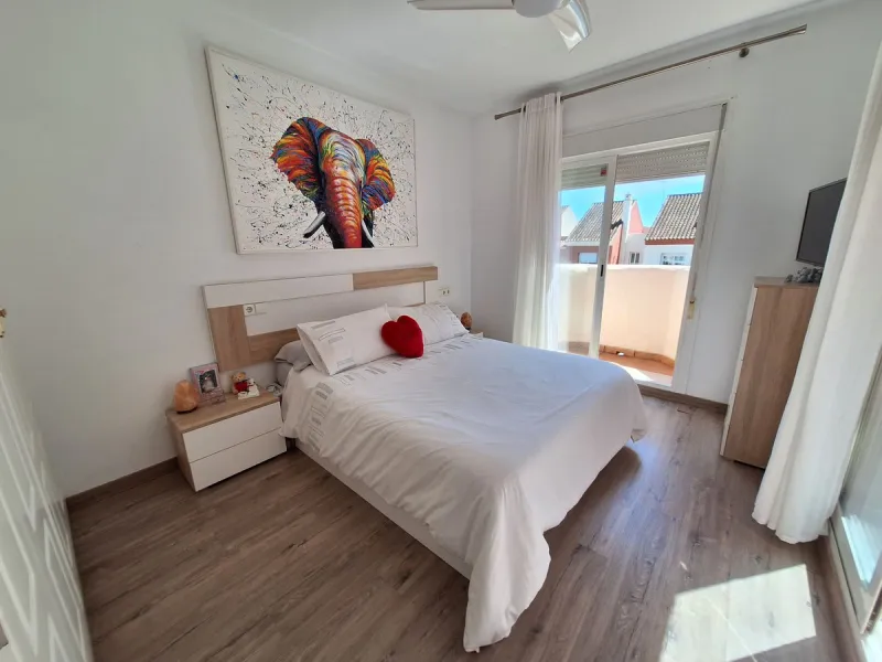 House - Townhouse в продаже в Estepona, Málaga. В доме 3 спален и 2 ванных комнат. Площадь дома 155 м²