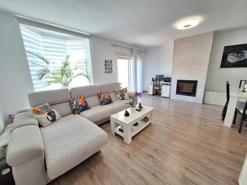 House - Townhouse в продаже в Estepona, Málaga. В доме 3 спален и 2 ванных комнат. Площадь дома 155 м²