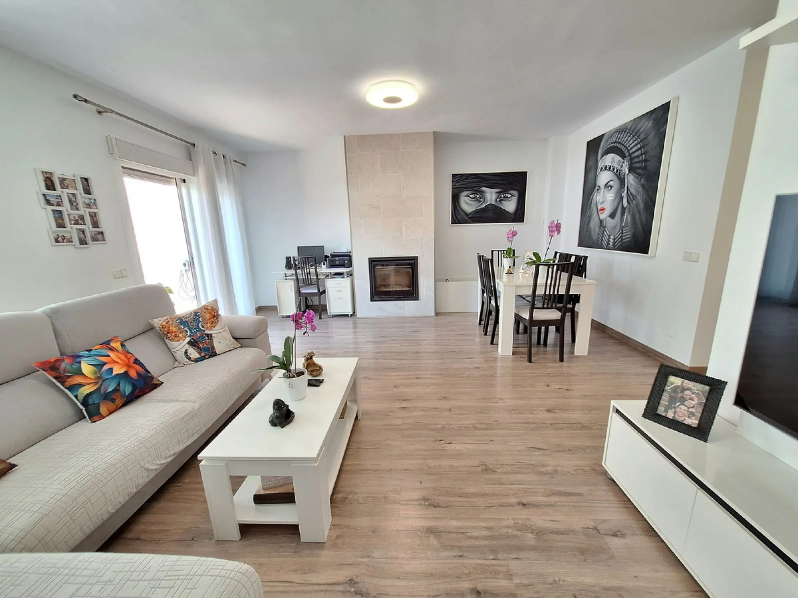 House - Townhouse в продаже в Estepona, Málaga. В доме 3 спален и 2 ванных комнат. Площадь дома 155 м²